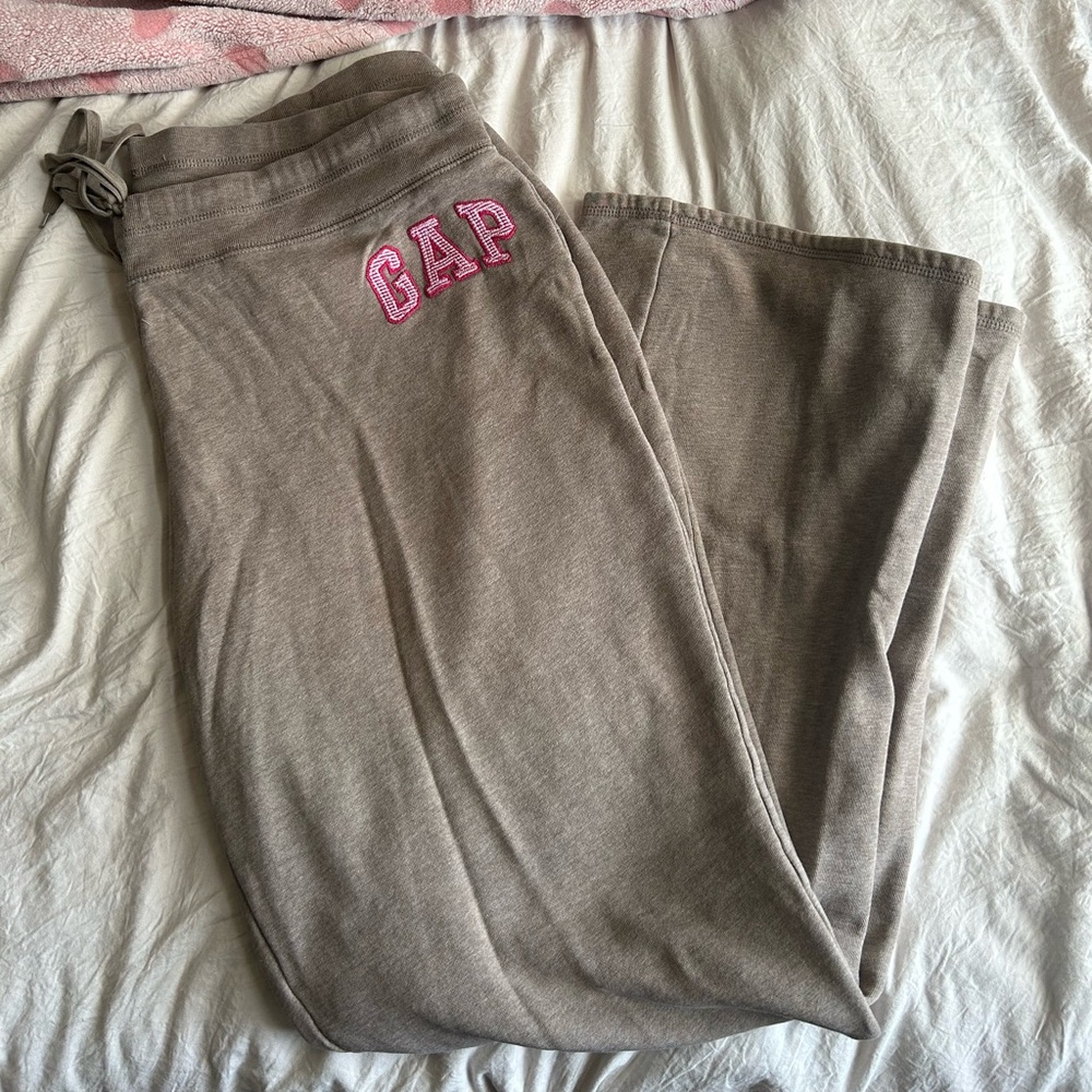 vintage GAP open bottom sweats w/ adjustable strings + embroidered logo